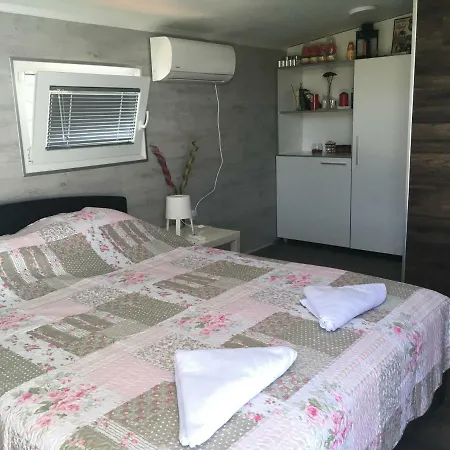 Na Vodi Hostel Belgrade