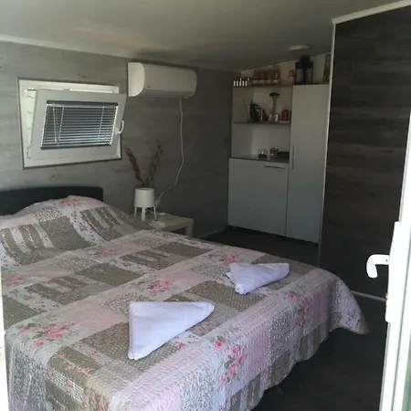 Hostel Na Vodi *