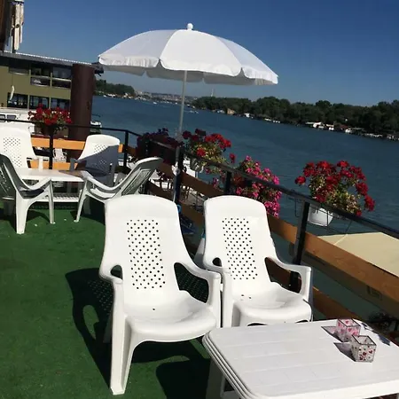 Na Vodi Hostel *